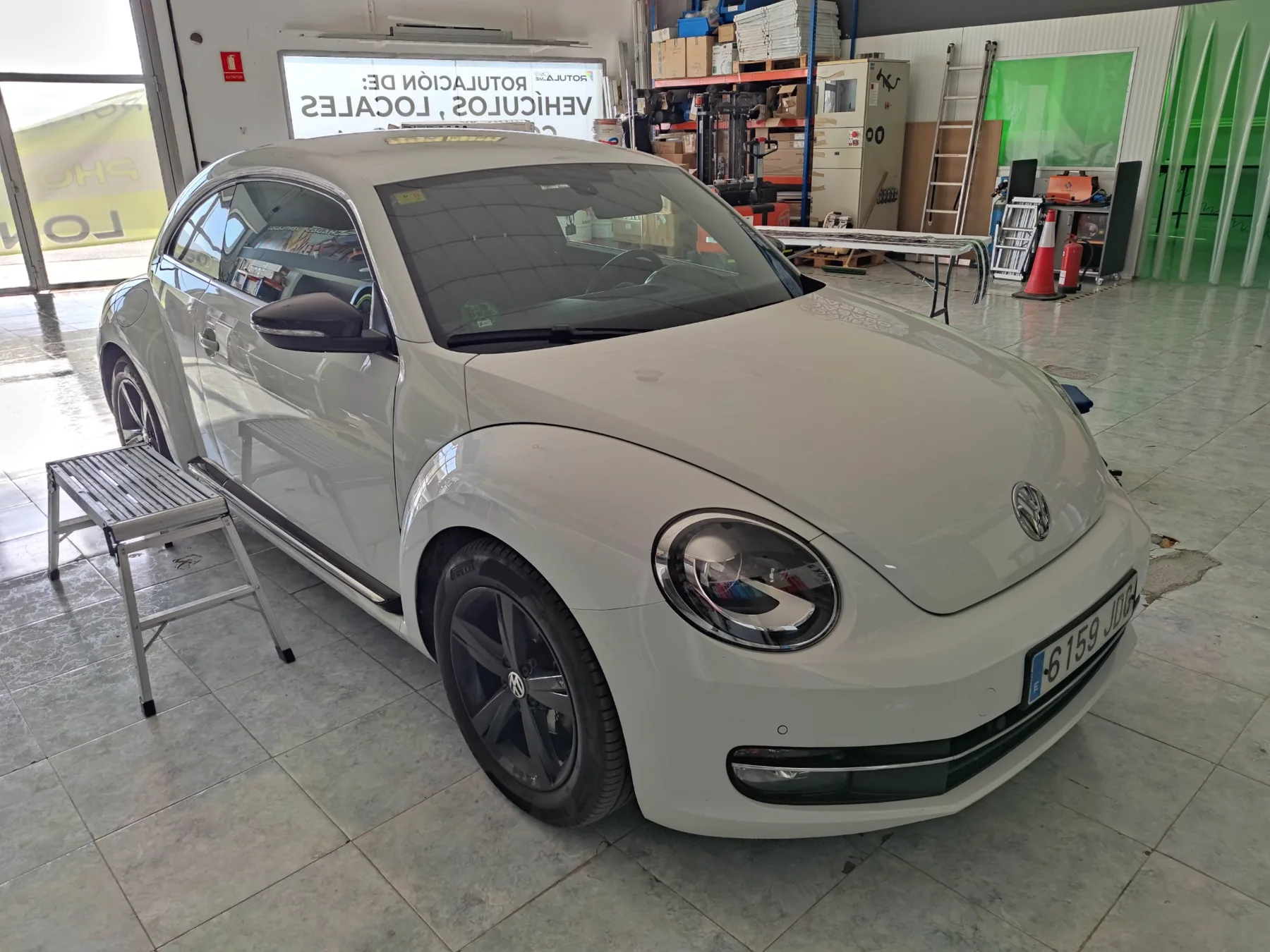 Volkswagen Beetle — proceso — trabajo real realizado por Rotulame Car Wrapping en Valencia