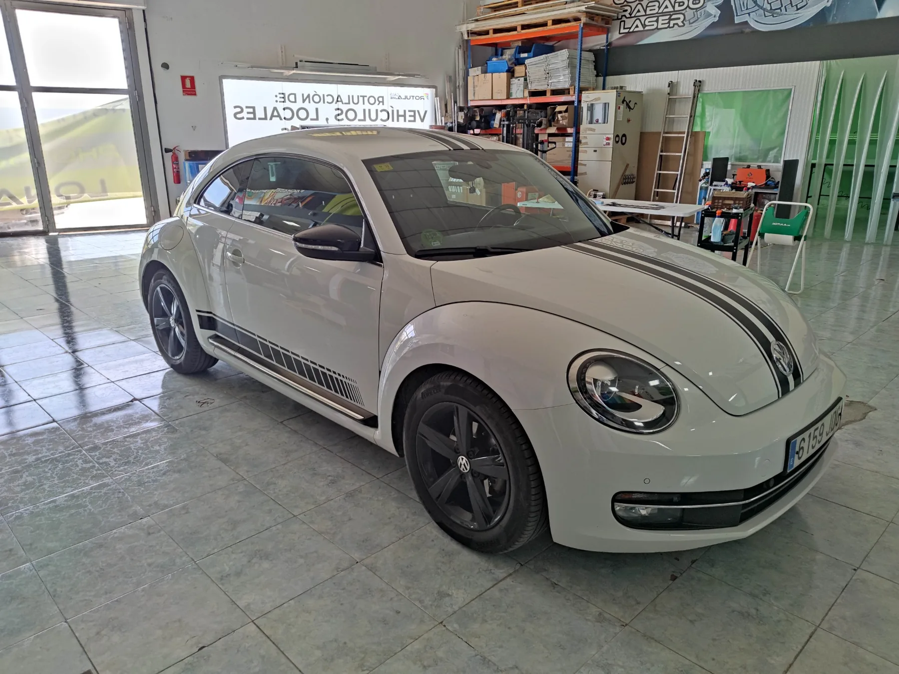 Volkswagen Beetle — acabado y resultado — trabajo real realizado por Rotulame Car Wrapping en Valencia